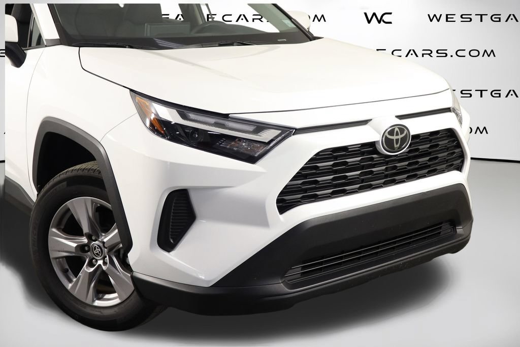 Used 2025 Toyota RAV4 XLE FWD image 47