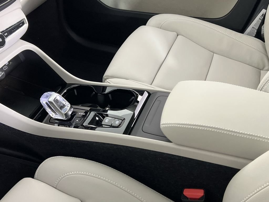 New 2026 Volvo XC40 B5 Plus w/ Protection Package Premier image 19