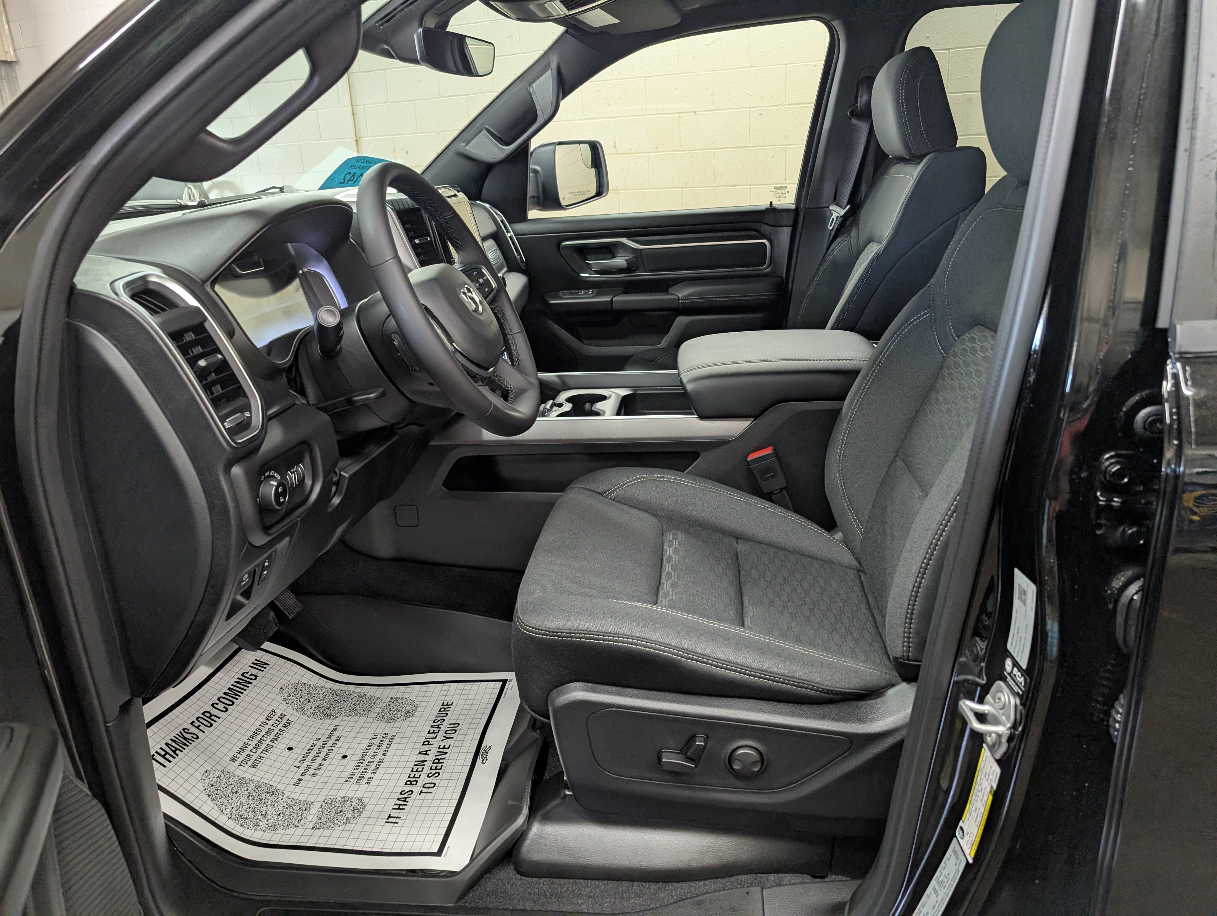 New 2026 RAM 1500 Big Horn AWD/4WD image 11
