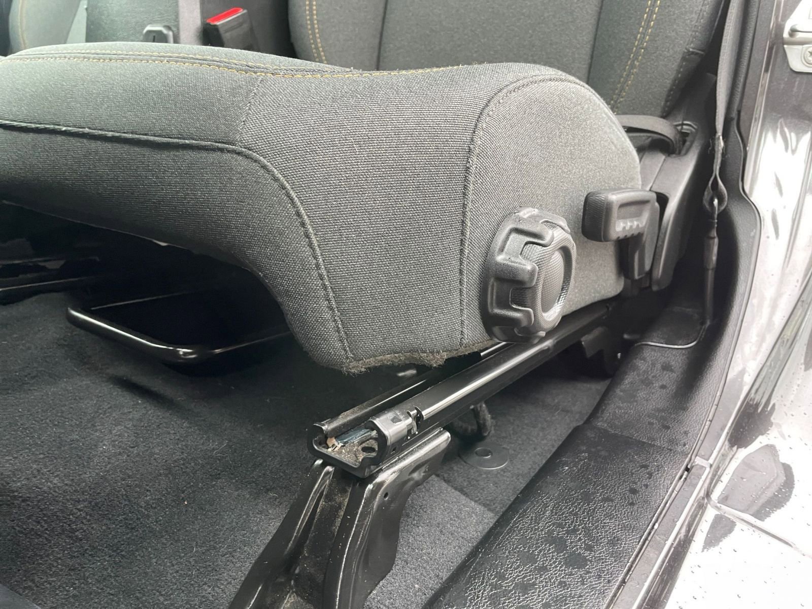 Used 2025 Jeep Wrangler Sahara image 23