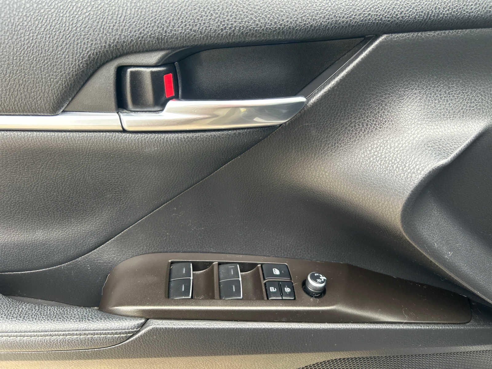 Used 2022 Toyota Camry XSE image 11