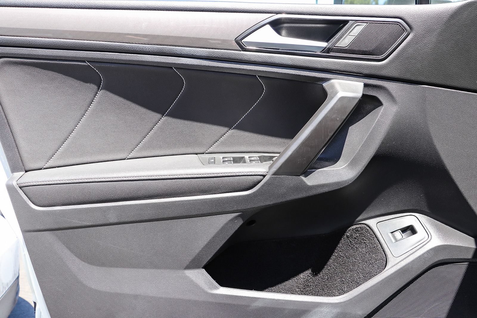 Certified 2022 Volkswagen Tiguan SE FWD image 23