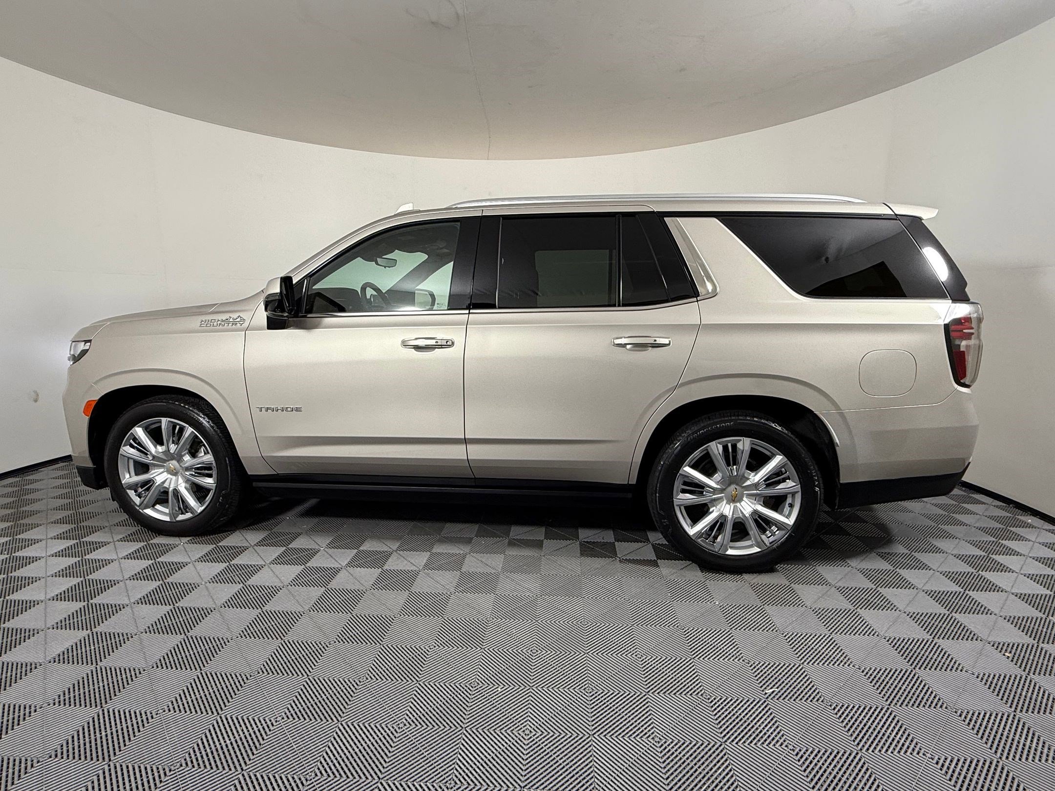 Used 2023 Chevrolet Tahoe High Country image 2