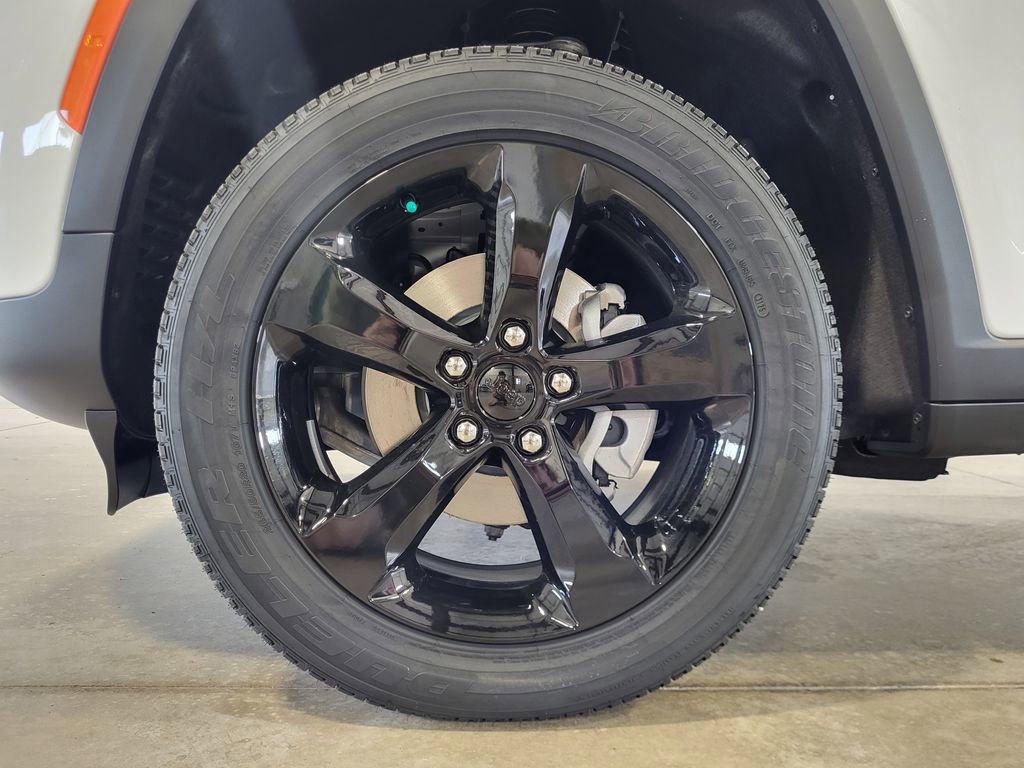 New 2025 Jeep Grand Cherokee Altitude image 10