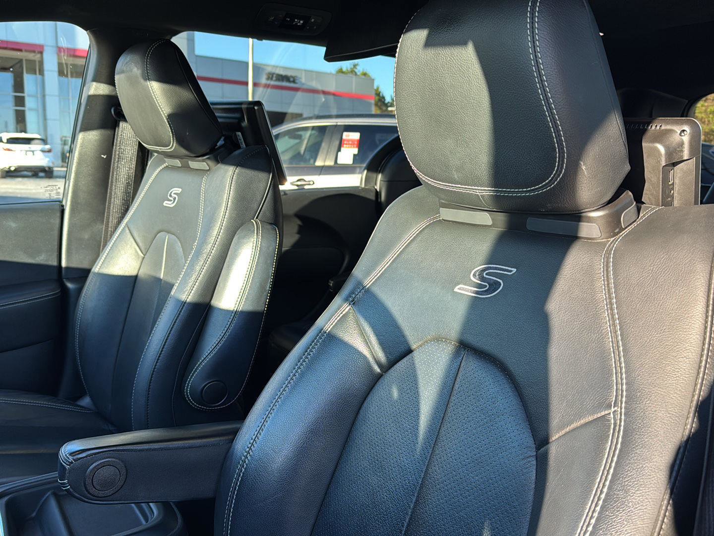 Used 2020 Chrysler Pacifica Touring-L w/ S Appearance Package image 26