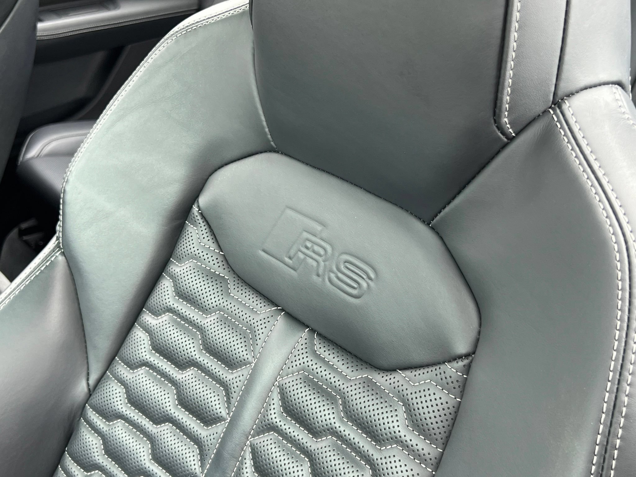 Used 2021 Audi RS Q8 w/ Carbon Optic Package AWD/4WD image 43