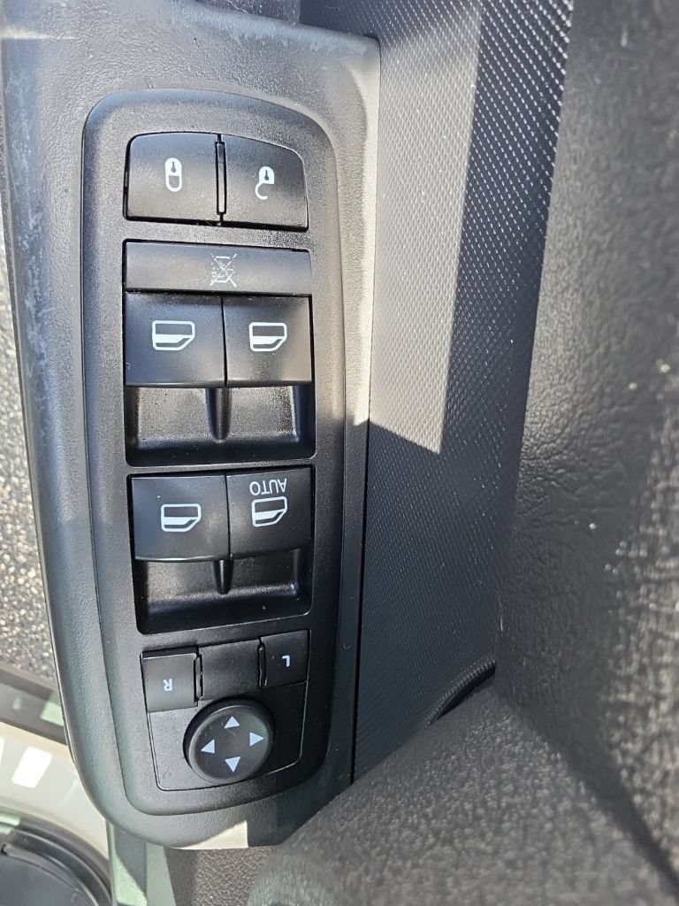Used 2008 Dodge Nitro SXT w/ Sun & Wheels Group AWD/4WD image 16