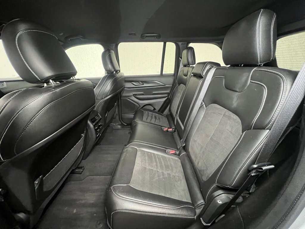 Used 2024 Jeep Grand Cherokee Altitude image 5