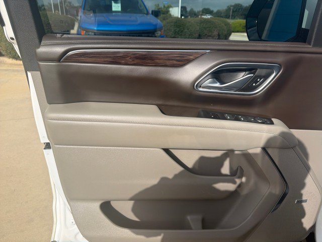 Used 2023 Chevrolet Suburban LT RWD image 4