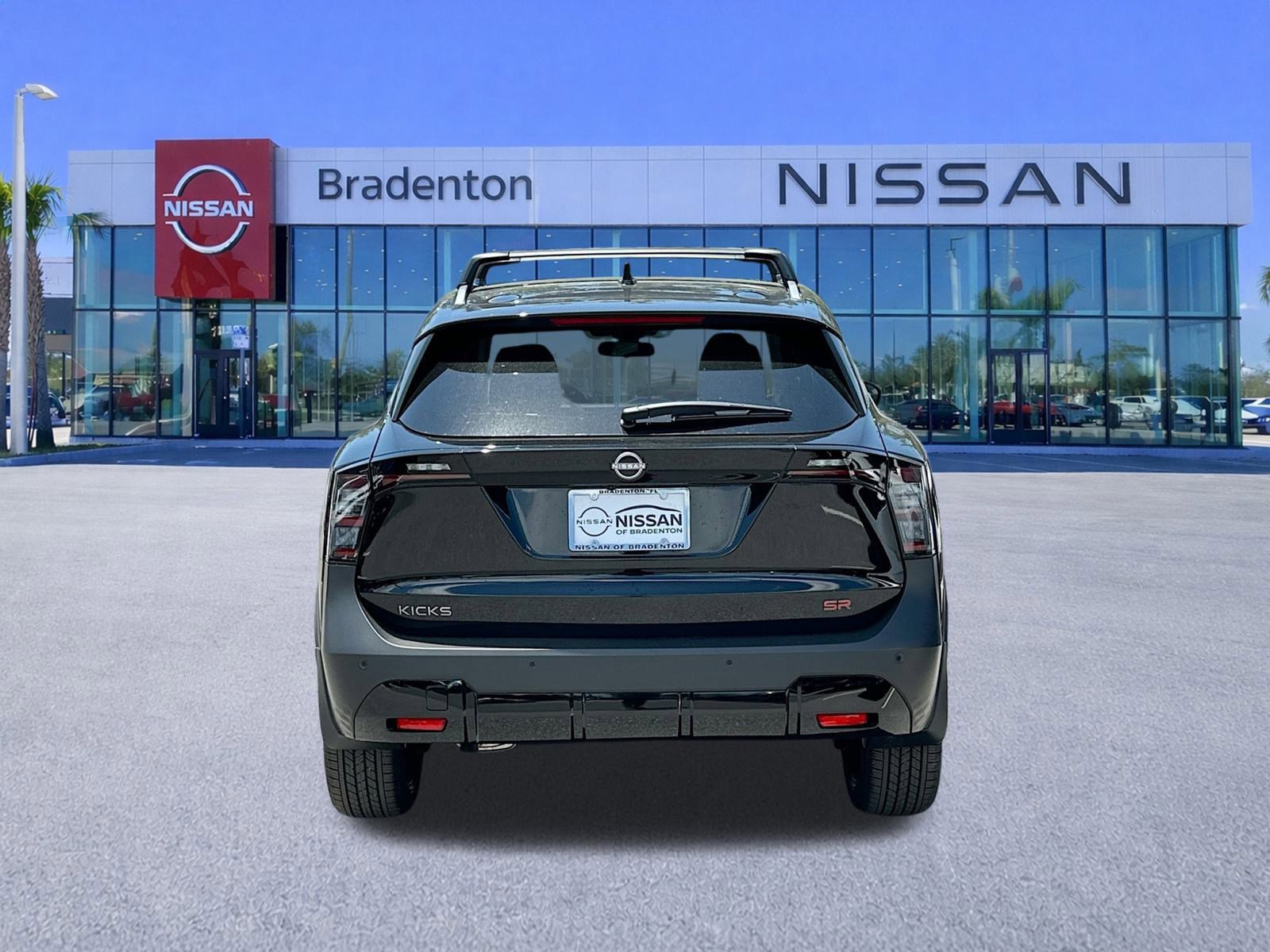 New 2025 Nissan Kicks SR FWD image 5