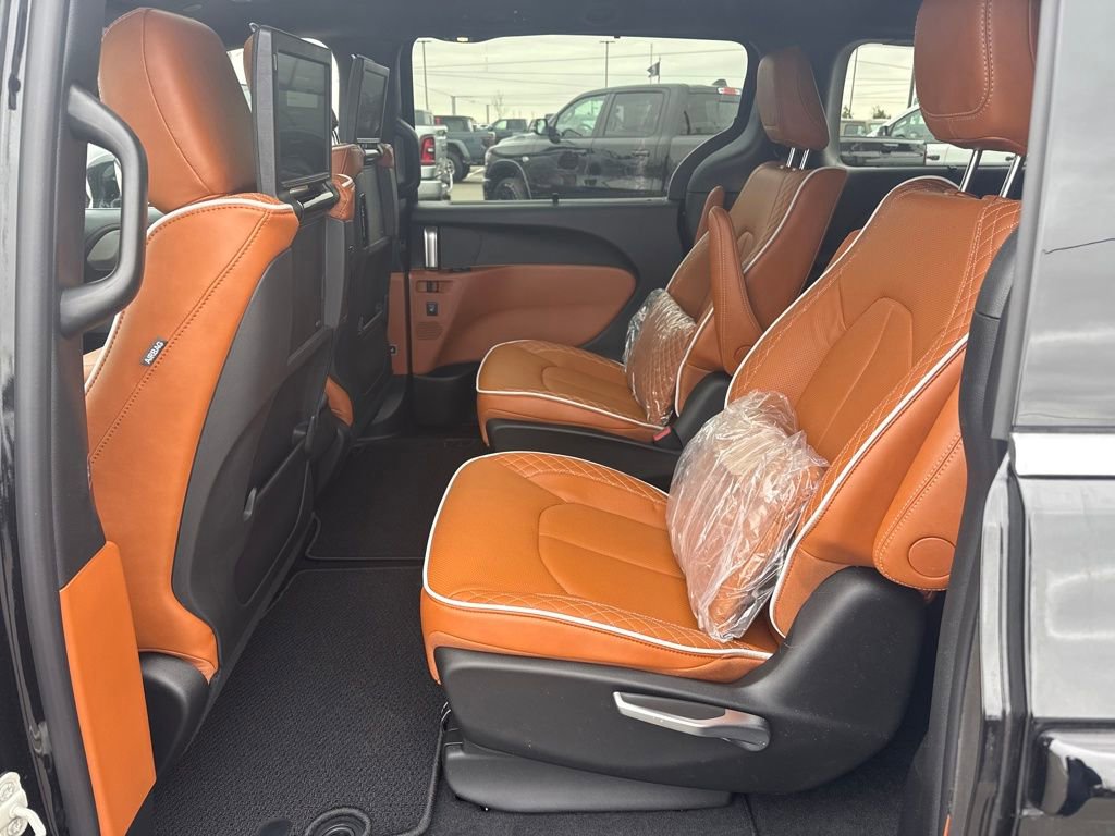 New 2026 Chrysler Pacifica Pinnacle image 24