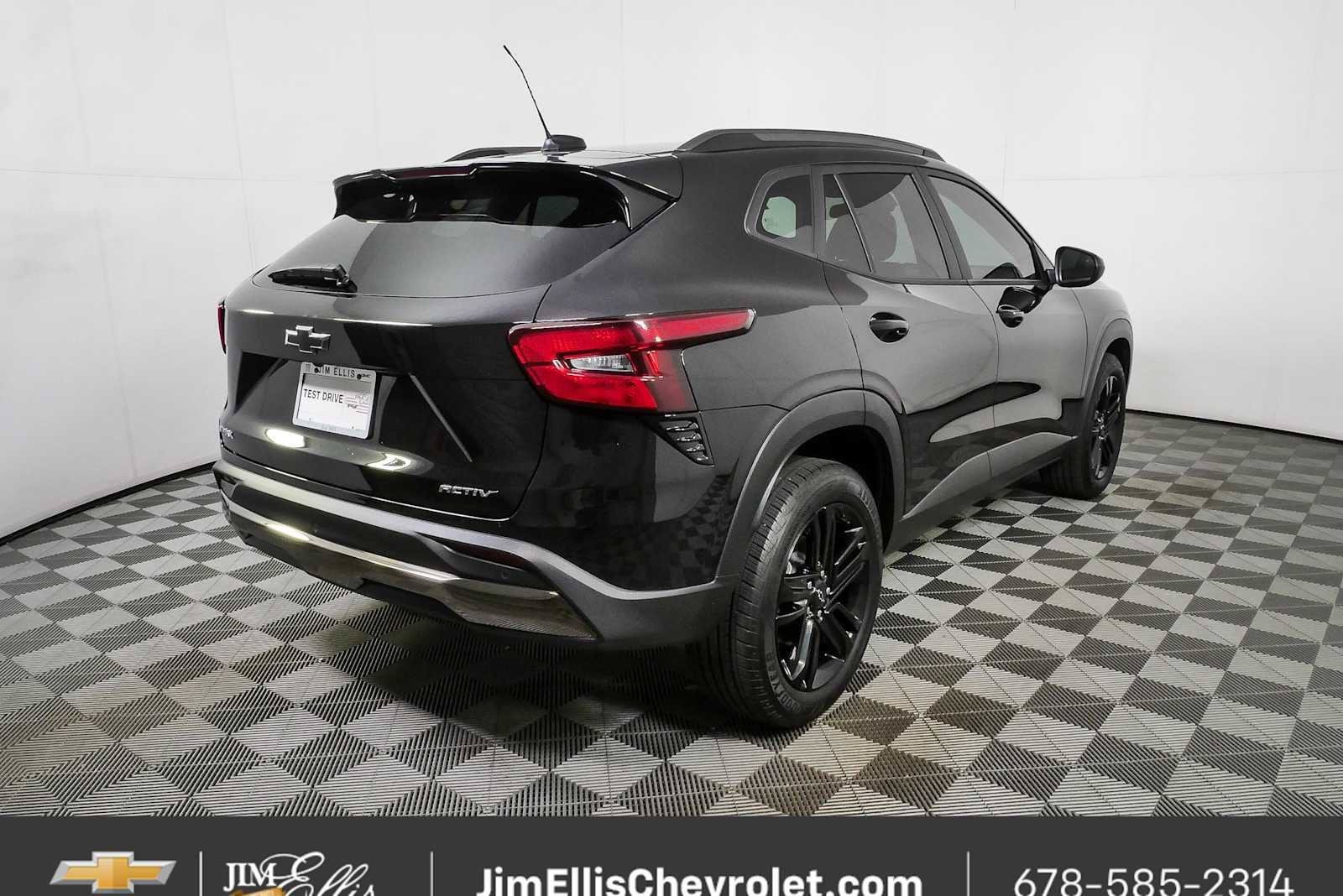 Certified 2025 Chevrolet Trax ACTIV w/ Driver Confidence Package FWD image 3