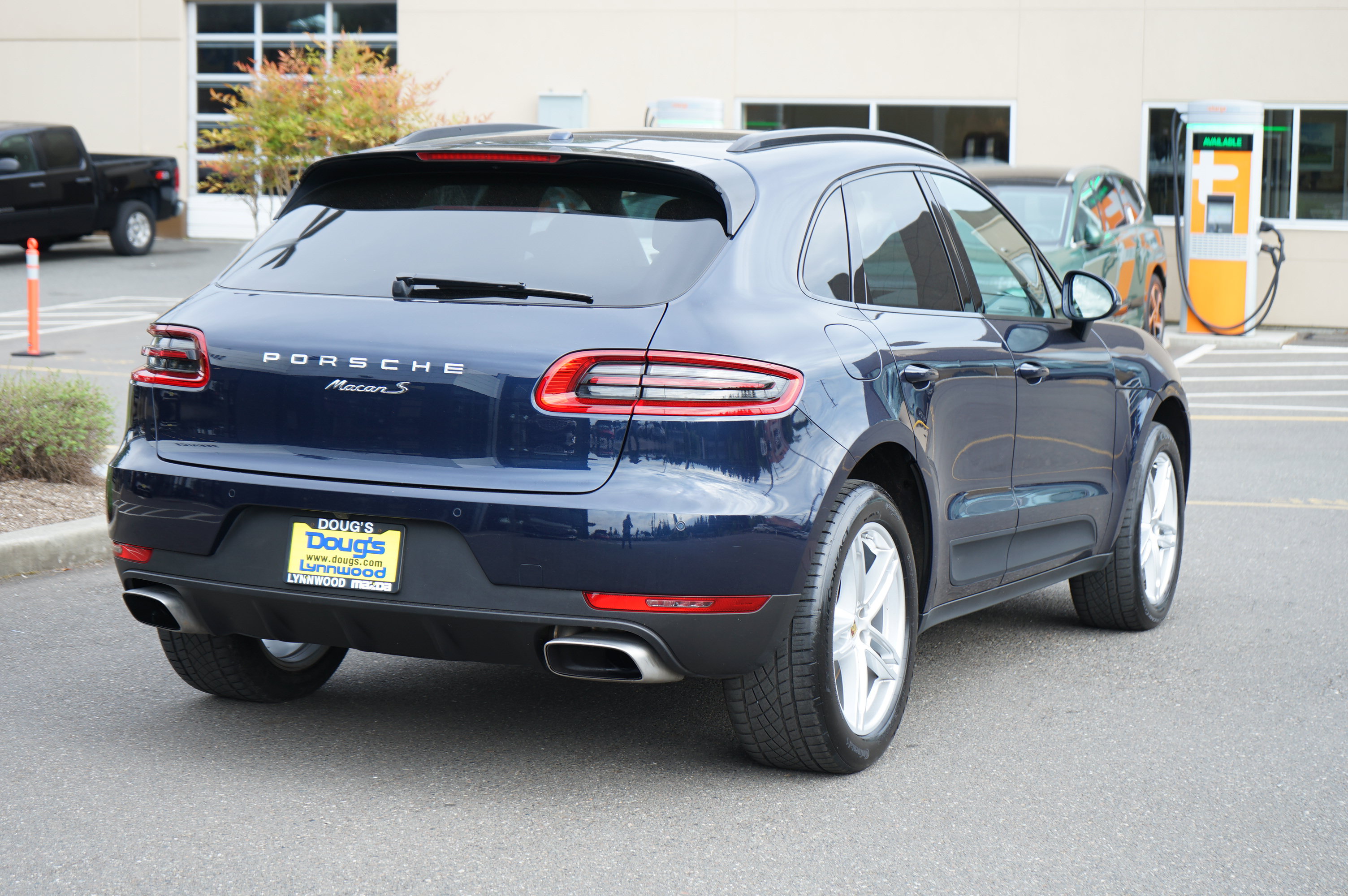 Used 2017 Porsche Macan AWD/4WD image 4