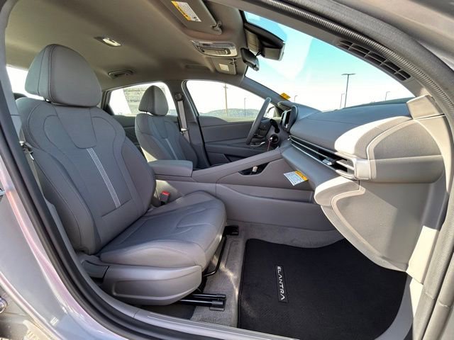 Used 2025 Hyundai Elantra SE FWD image 24
