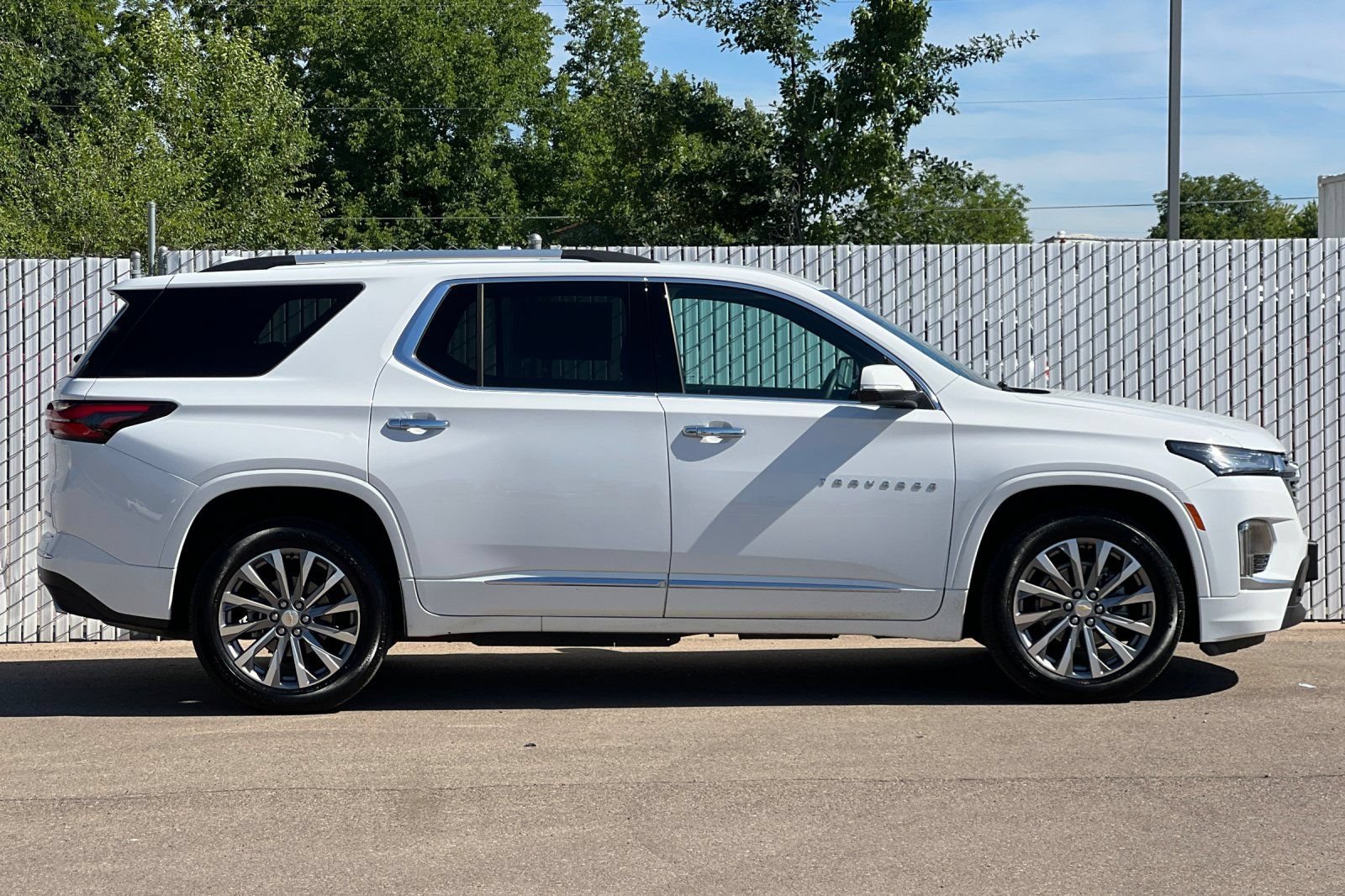Used 2023 Chevrolet Traverse Premier AWD/4WD image 3