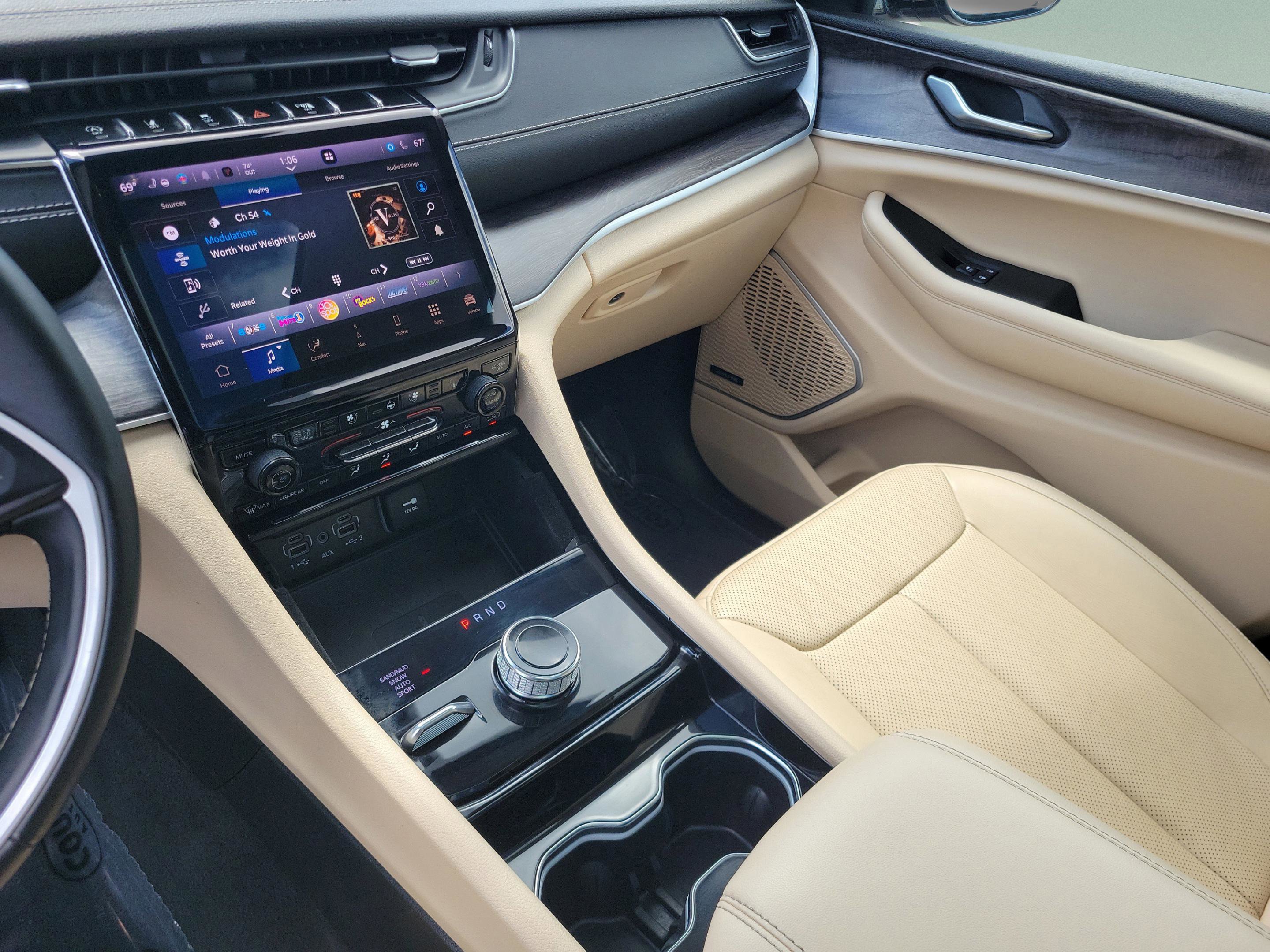 Used 2022 Jeep Grand Cherokee L Limited w/ Luxury Tech Group II image 36