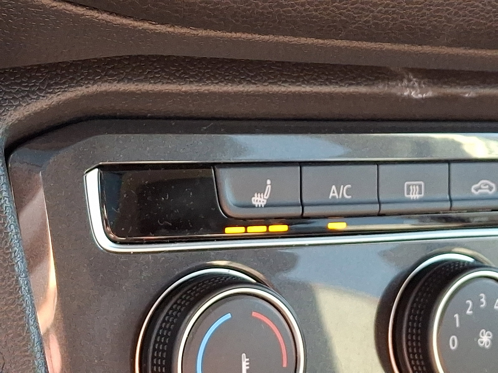 Certified 2024 Volkswagen Tiguan Wolfsburg Edition image 25