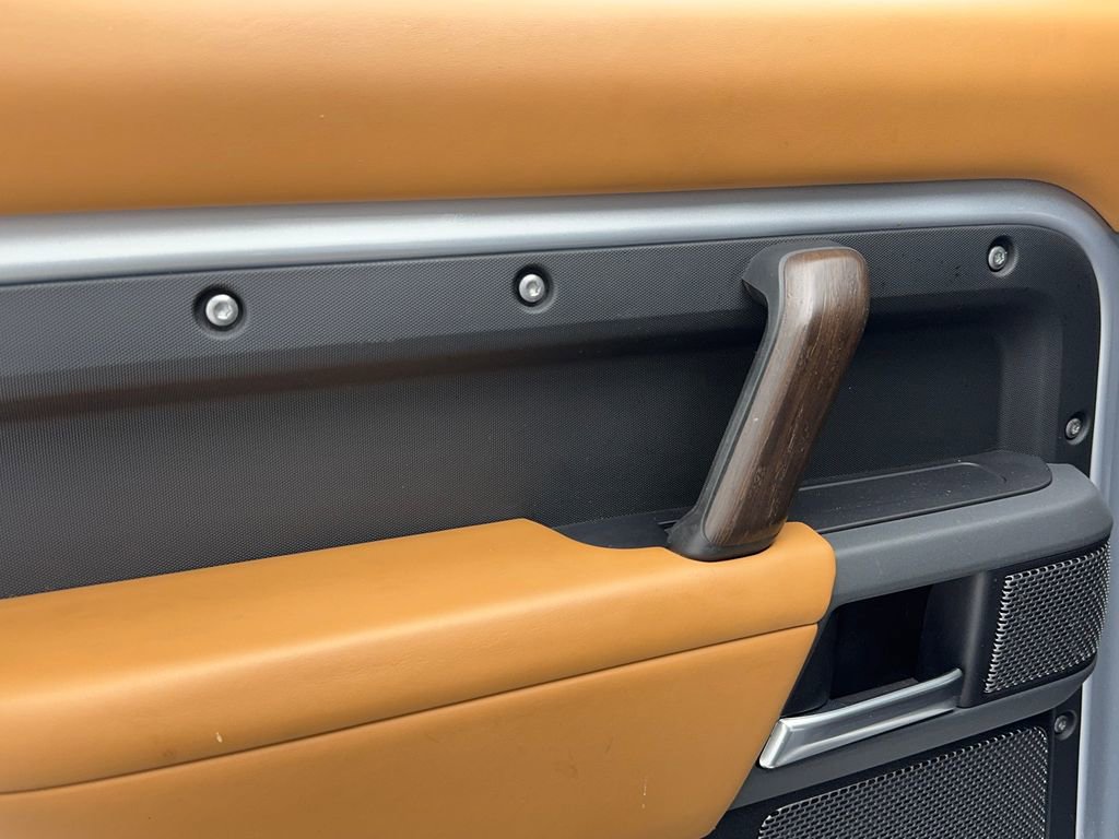 Used 2024 Land Rover Defender 110 X image 43