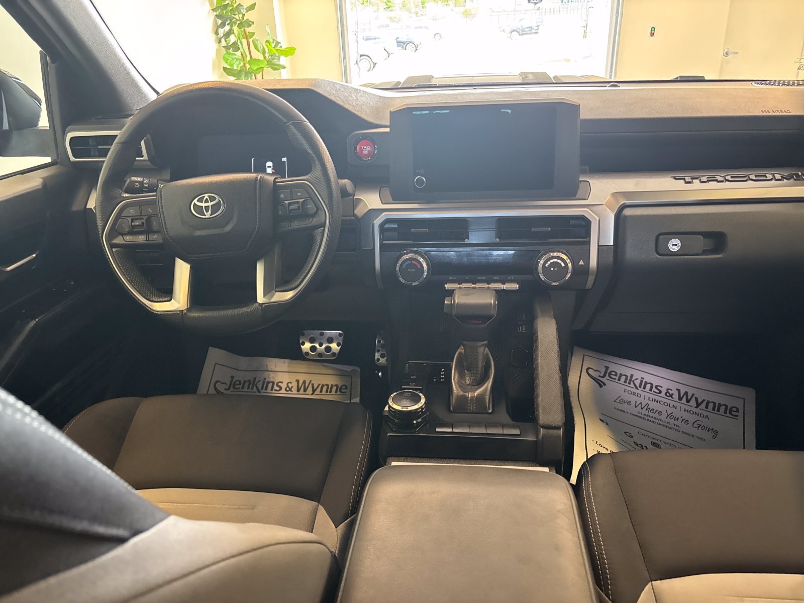 Used 2025 Toyota Tacoma TRD Sport AWD/4WD image 8