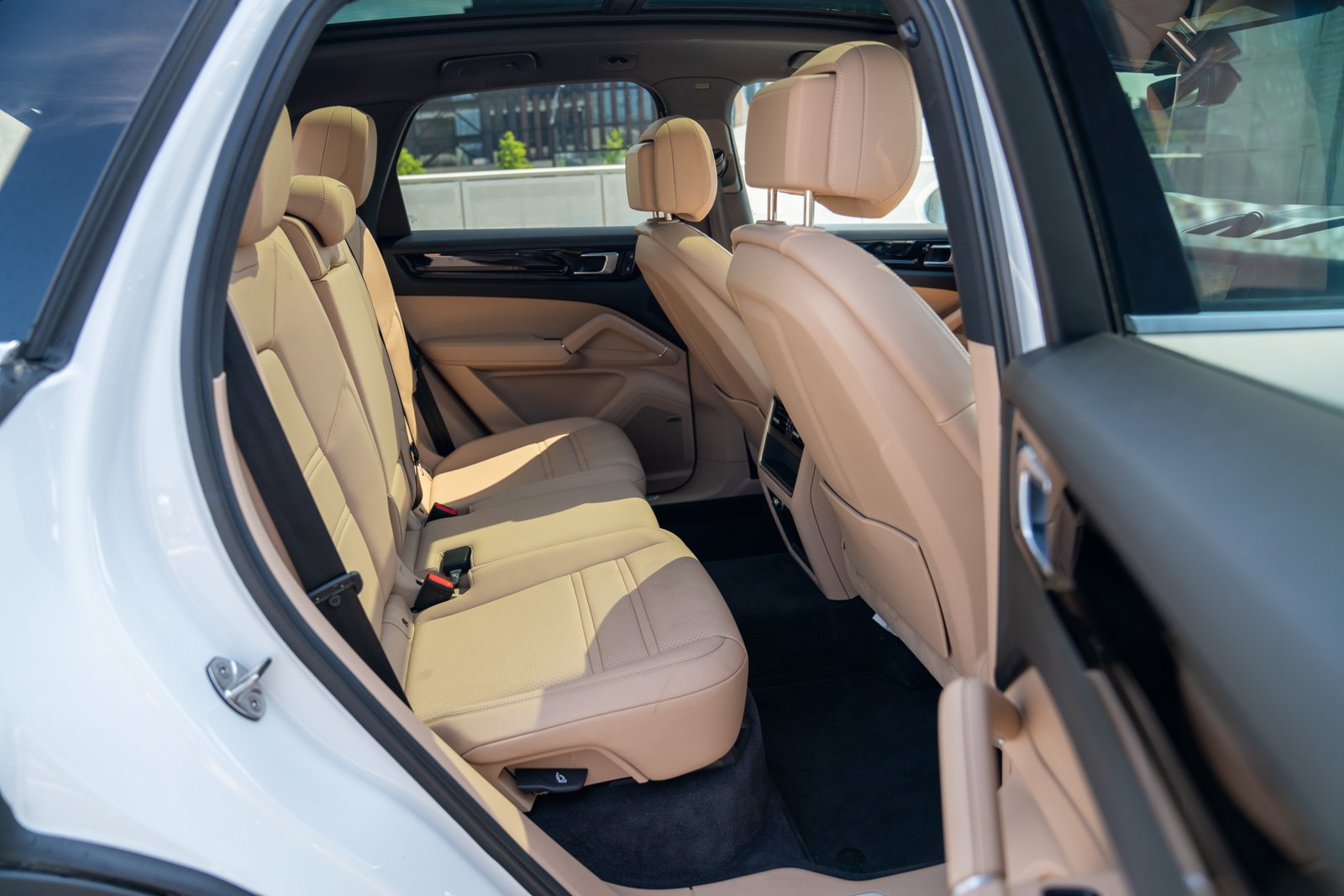 Certified 2022 Porsche Cayenne AWD/4WD image 24