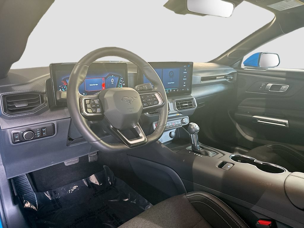 Used 2025 Ford Mustang Coupe RWD image 9
