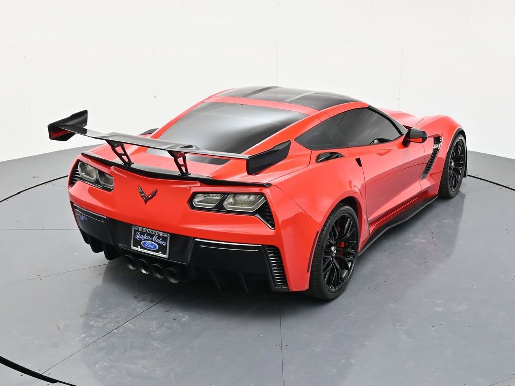 Used 2015 Chevrolet Corvette Z06 w/ 3LZ Preferred Equipment Group RWD image 35
