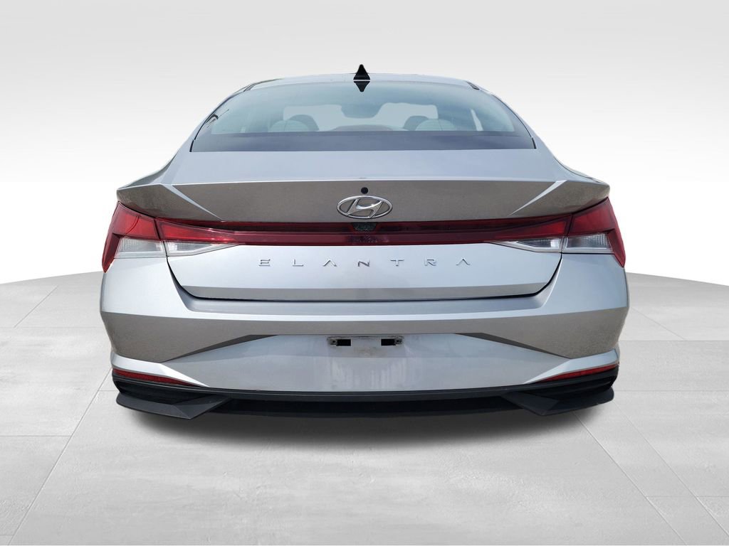 Used 2023 Hyundai Elantra SE image 7