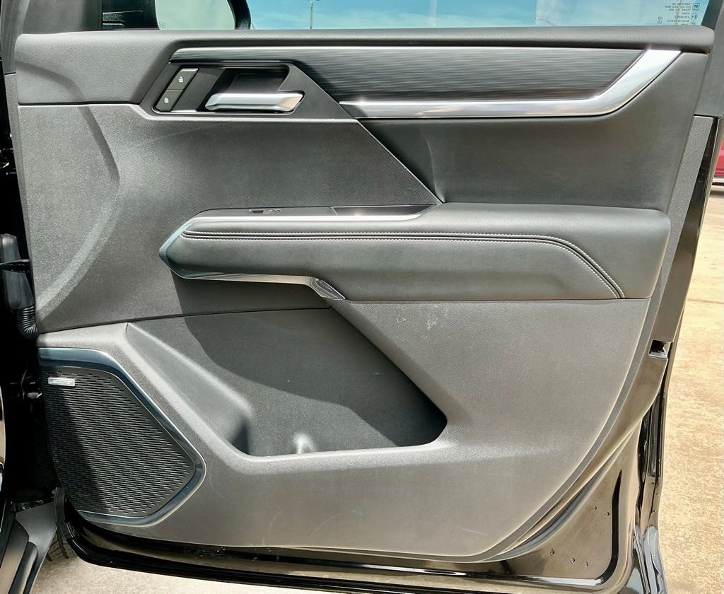 Used 2025 GMC Acadia Elevation image 23