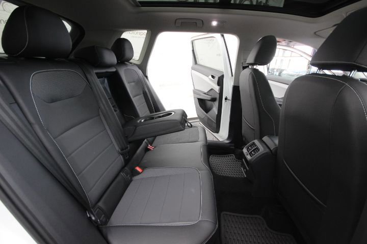 Used 2022 Volkswagen Taos SE w/ Panoramic Sunroof Package AWD/4WD image 25