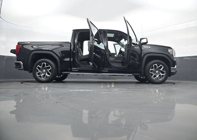 Used 2024 GMC Sierra 1500 SLT w/ SLT Premium Plus Package AWD/4WD image 33