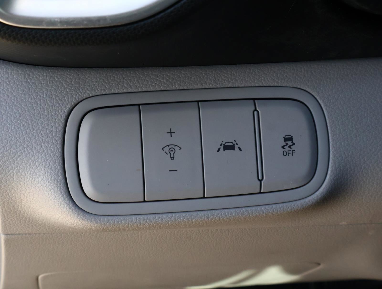 Used 2021 Hyundai Venue SEL w/ Premium Package image 23