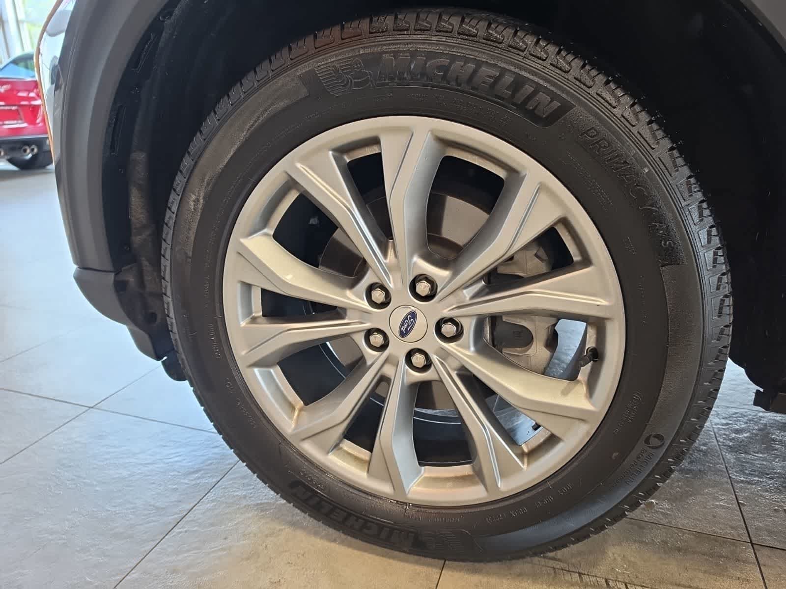 Used 2023 Ford Explorer XLT w/ Equipment Group 202A AWD/4WD image 16