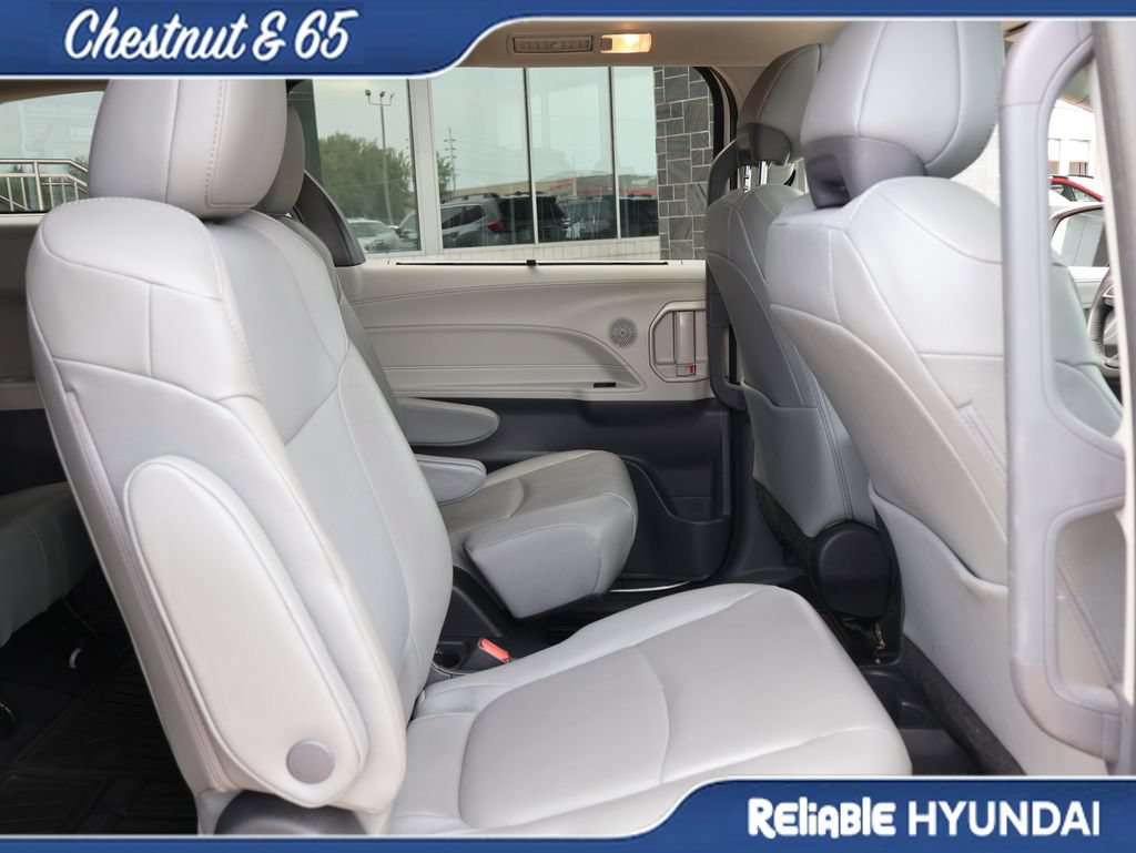 Used 2022 Toyota Sienna XLE w/ XLE Plus Package FWD image 12