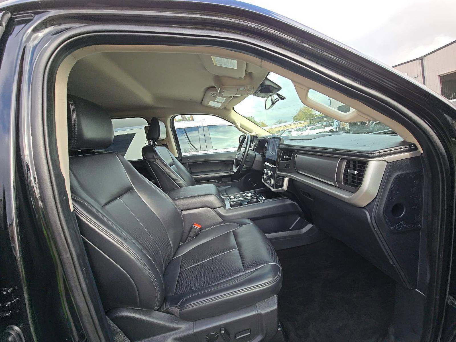 Used 2024 Ford Expedition XLT image 11