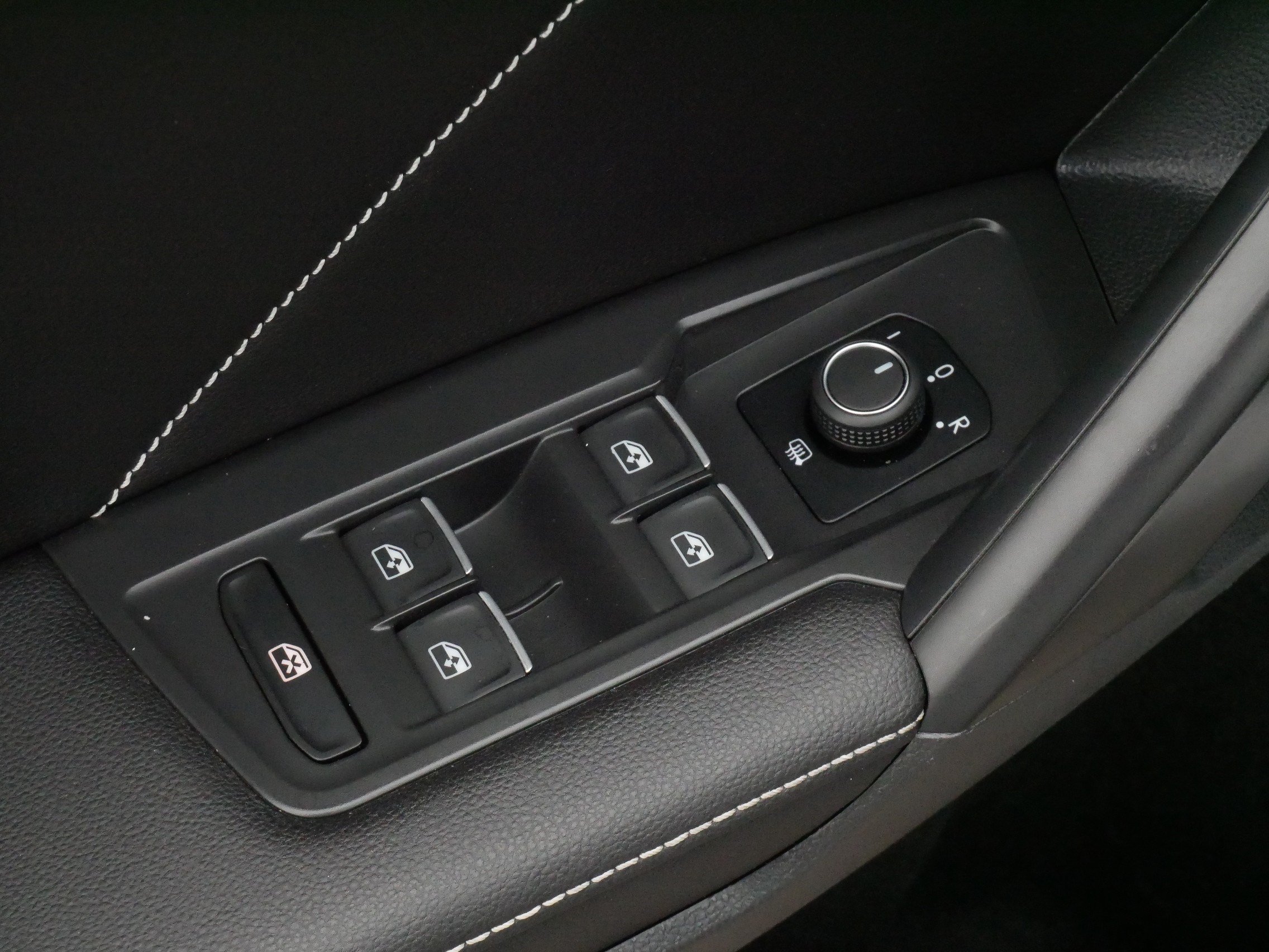 Certified 2023 Volkswagen Tiguan SE R-Line AWD/4WD image 19
