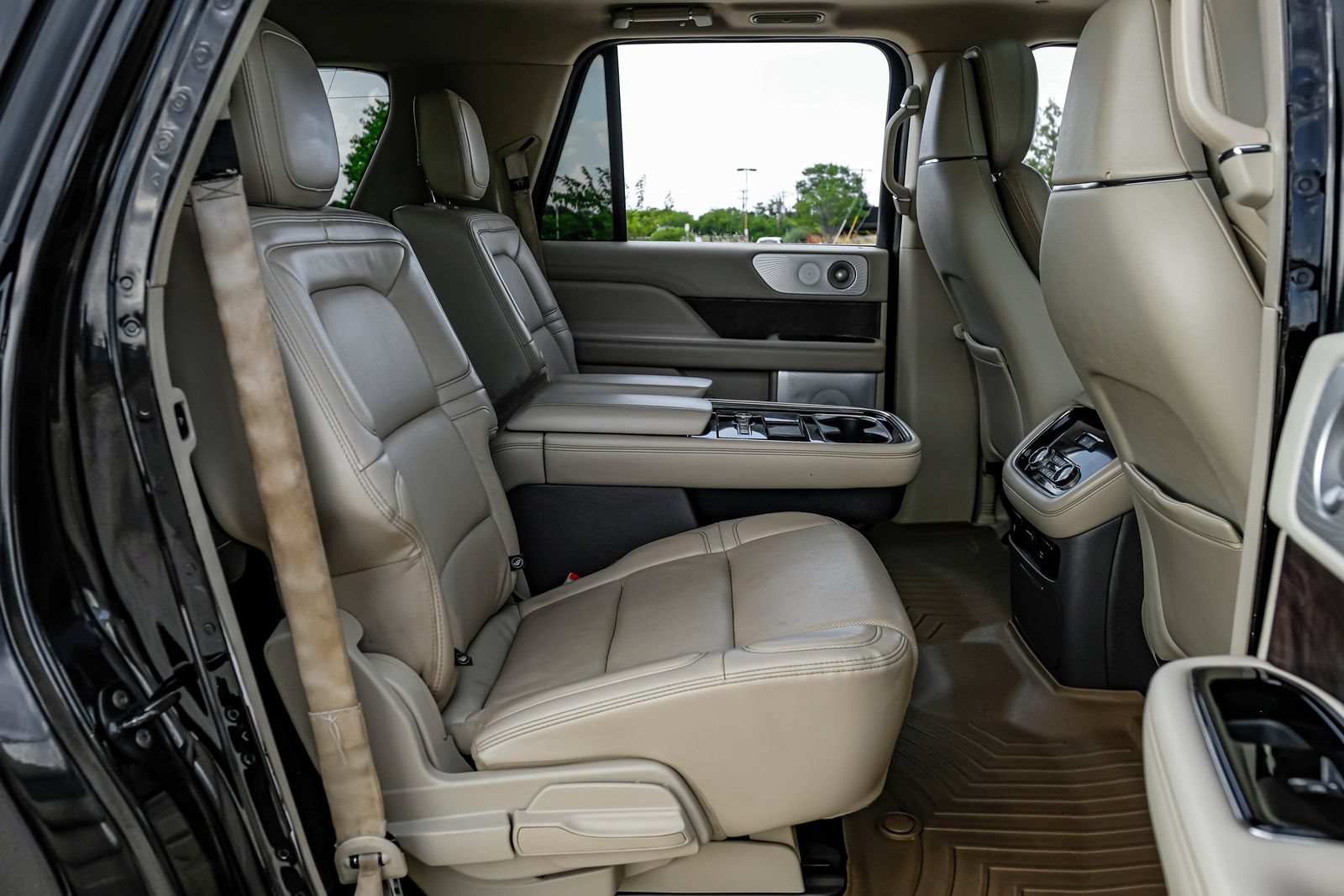Used 2020 Lincoln Navigator L Reserve w/ Equipment Group 208A Reserve AWD/4WD image 41