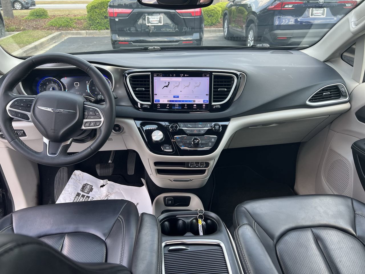 Used 2023 Chrysler Pacifica Touring-L FWD image 31