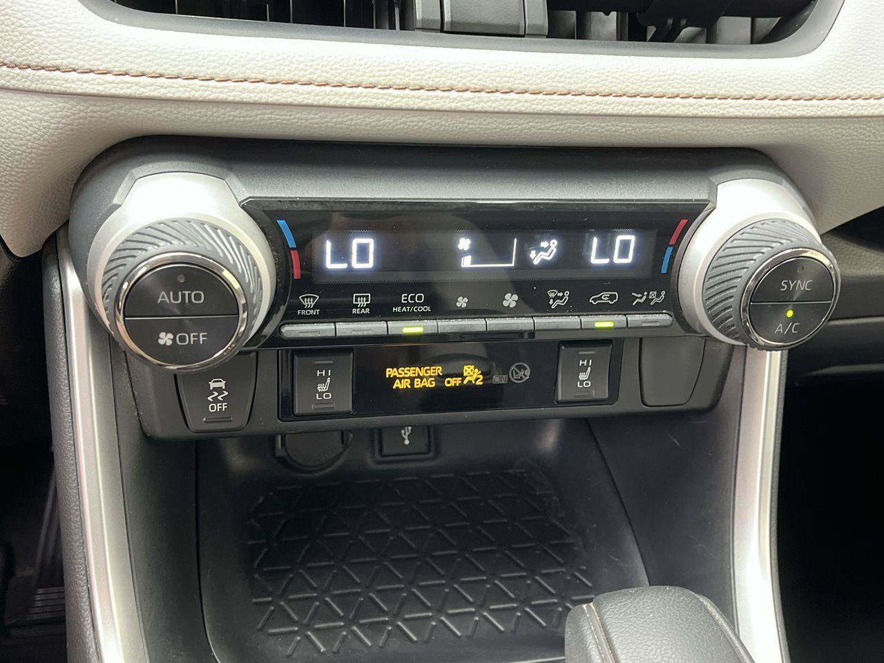 Used 2022 Toyota RAV4 XLE w/ XLE Grade Weather Package AWD/4WD image 20