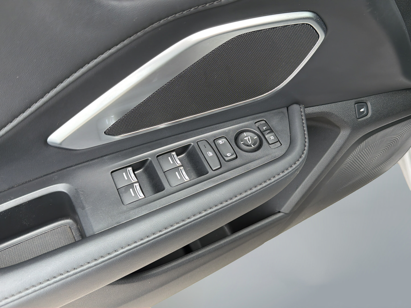 Used 2024 Acura RDX SH-AWD image 30