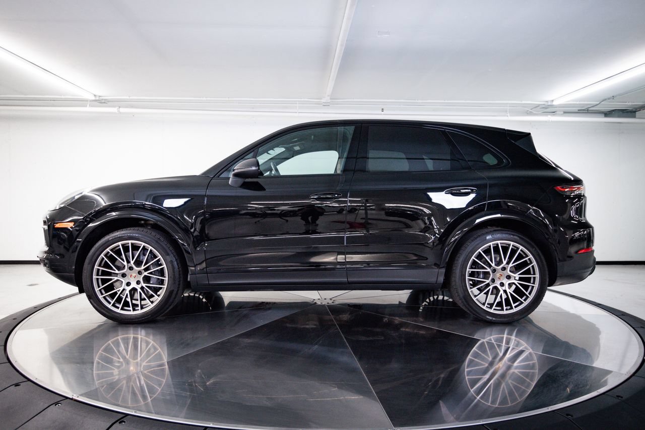Certified 2023 Porsche Cayenne Platinum Edition AWD/4WD image 2