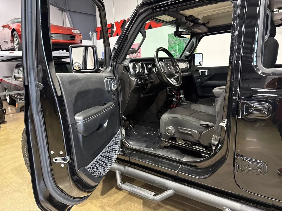 Used 2023 Jeep Gladiator Overland w/ Cold Weather Group AWD/4WD image 71