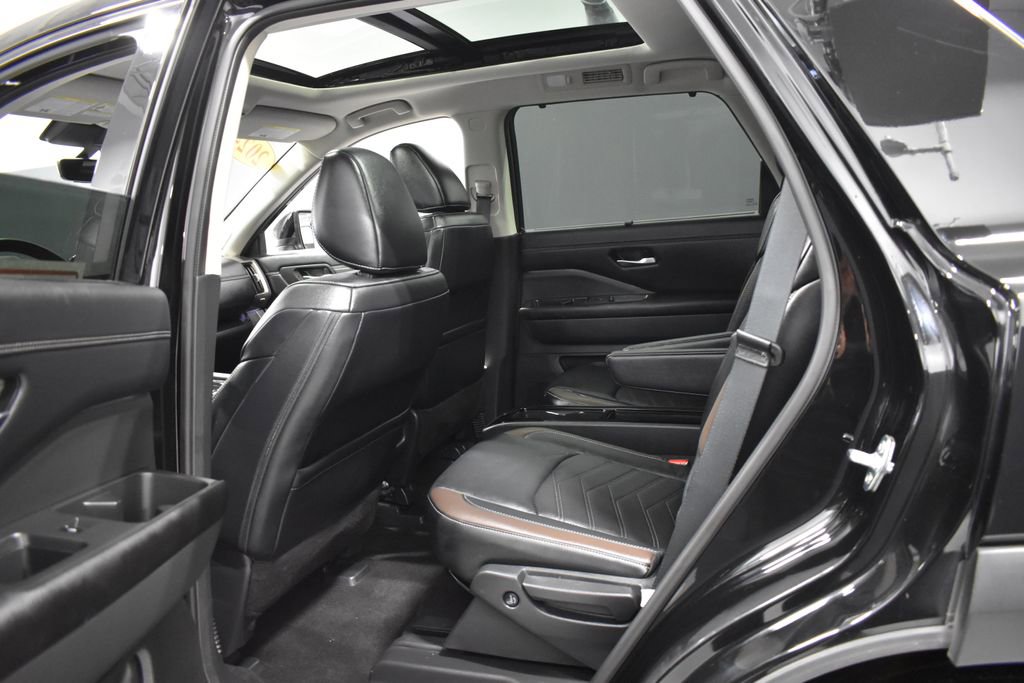 Certified 2024 Nissan Pathfinder Platinum image 34