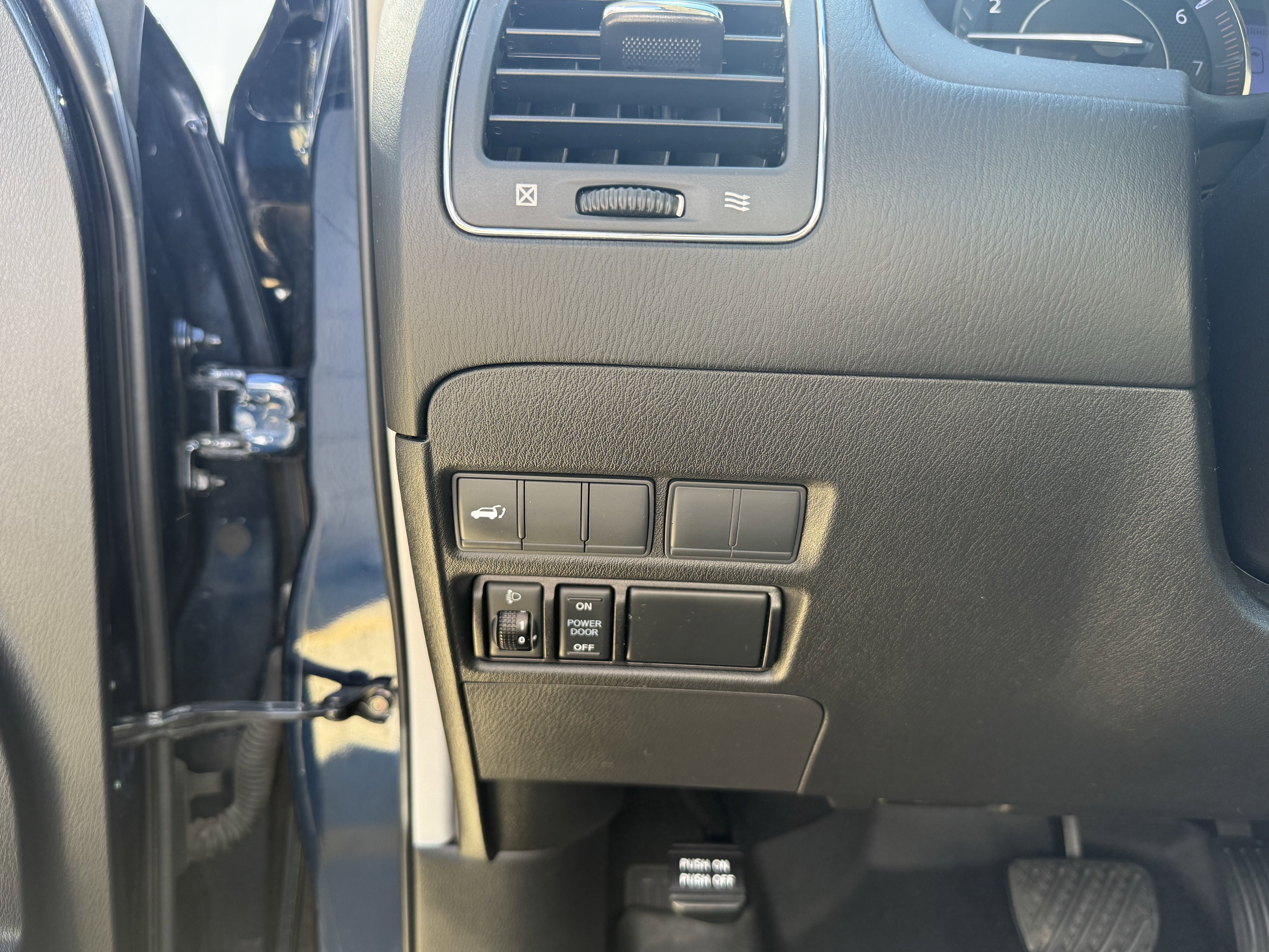 Used 2017 Nissan Armada SL image 14