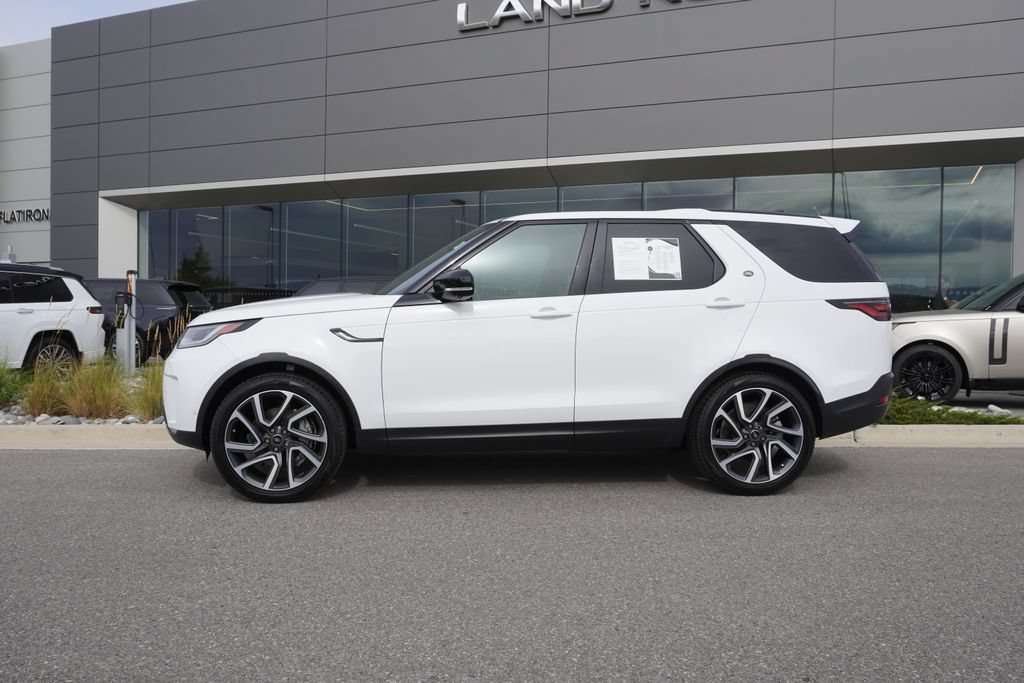 Used 2025 Land Rover Discovery S AWD/4WD image 8