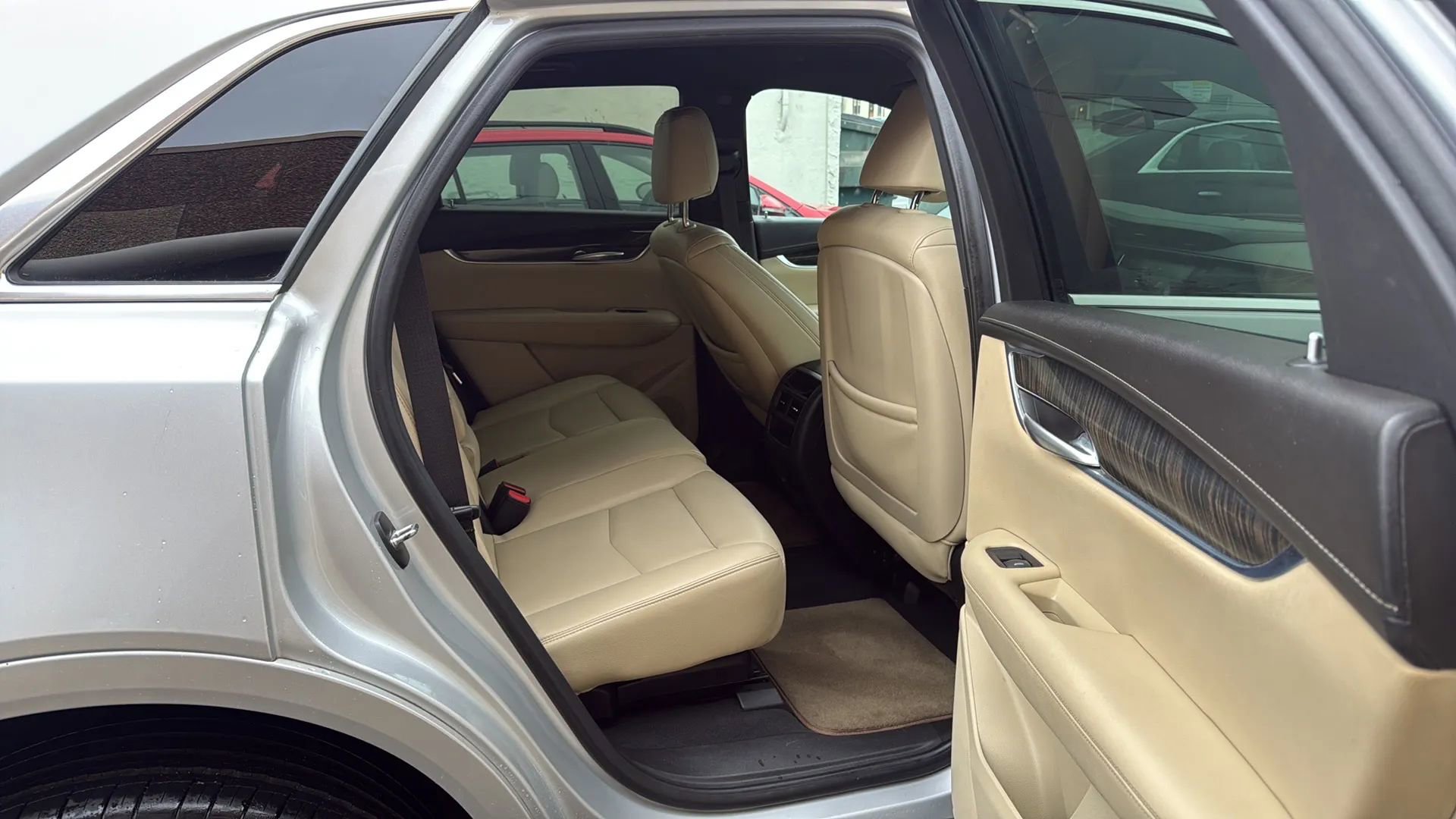 Used 2017 Cadillac XT5 FWD image 26