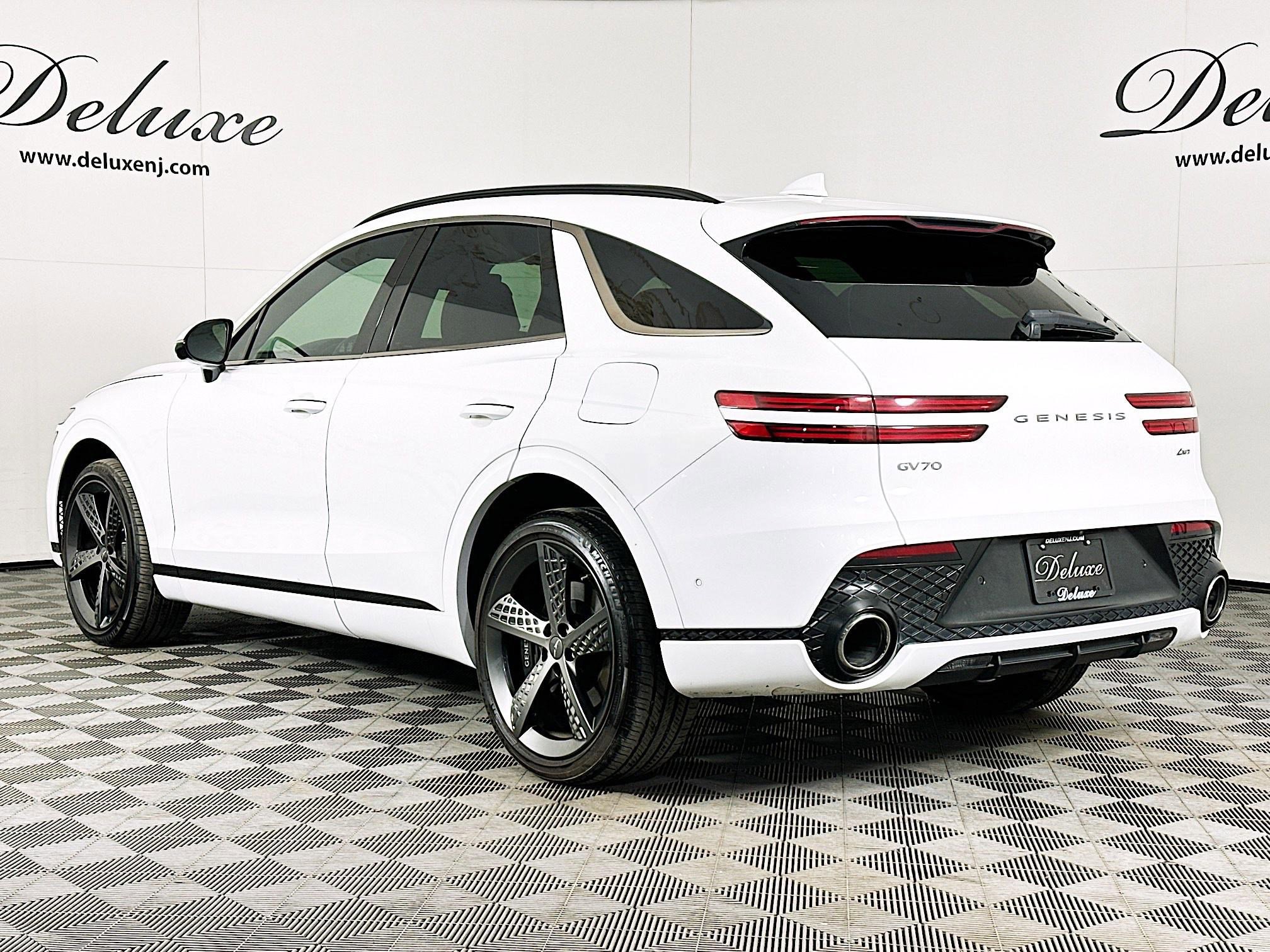 Used 2023 Genesis GV70 2.5T w/ Sport Prestige Package image 4