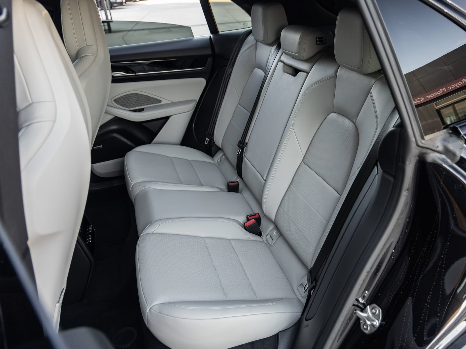 Used 2025 Porsche Macan 4 Electric AWD/4WD image 36