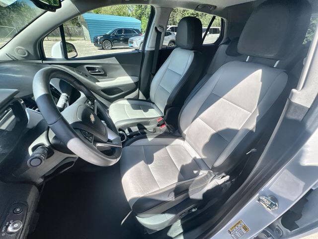 Used 2018 Chevrolet Trax Premier w/ LPO, Protection Package AWD/4WD image 18