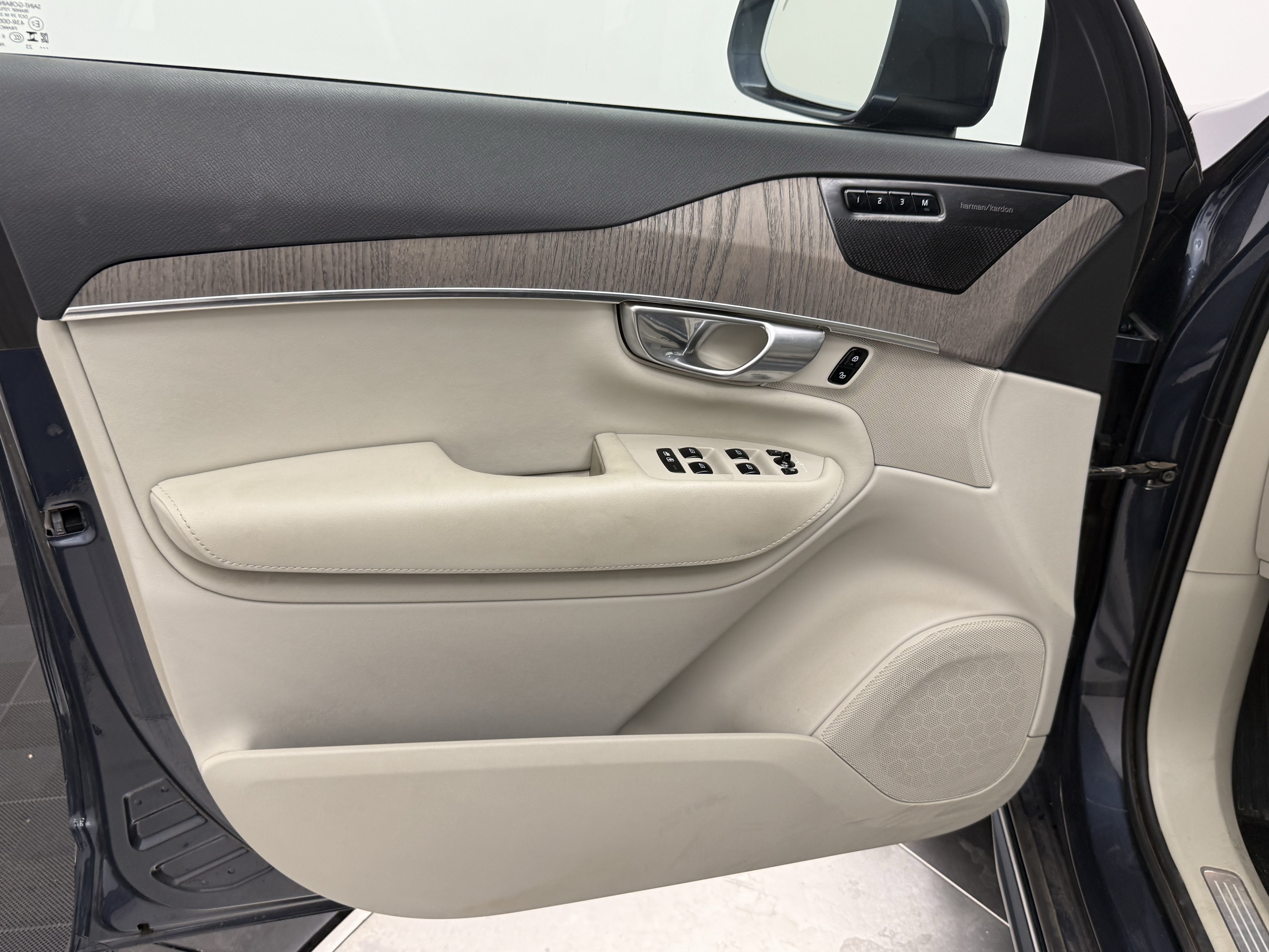 Certified 2023 Volvo XC90 B6 Plus w/ Protection Package Premier AWD/4WD image 11