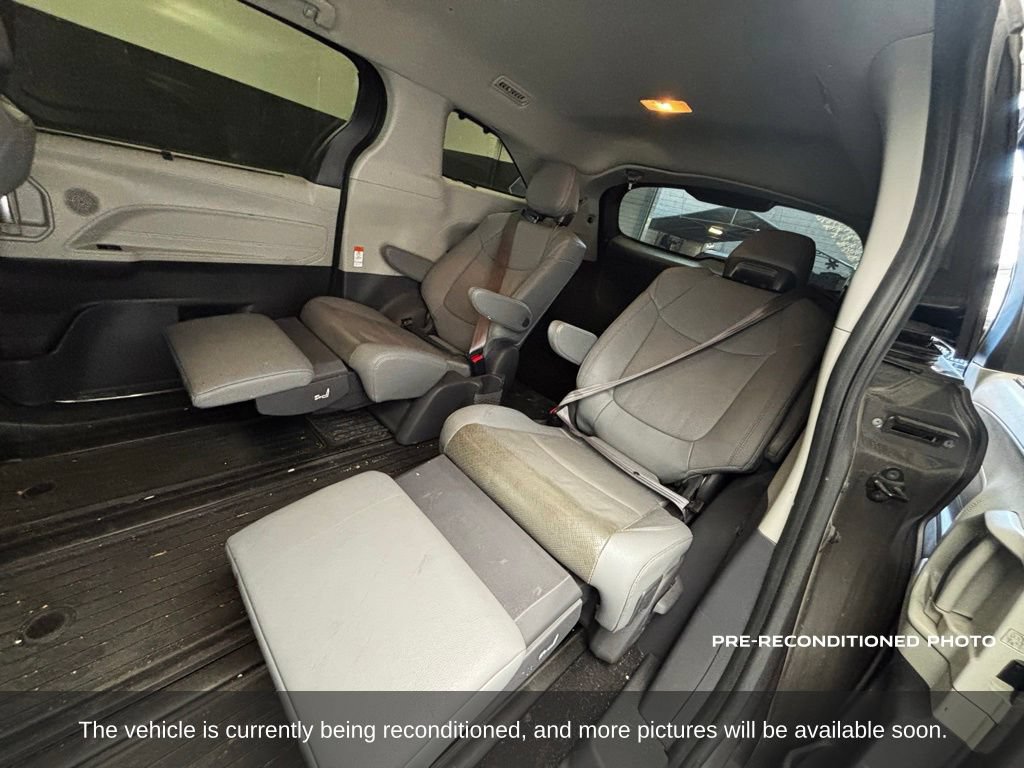 Used 2021 Toyota Sienna Limited FWD image 11